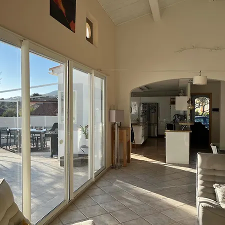 Magnifique Piscine Pergola Proche *